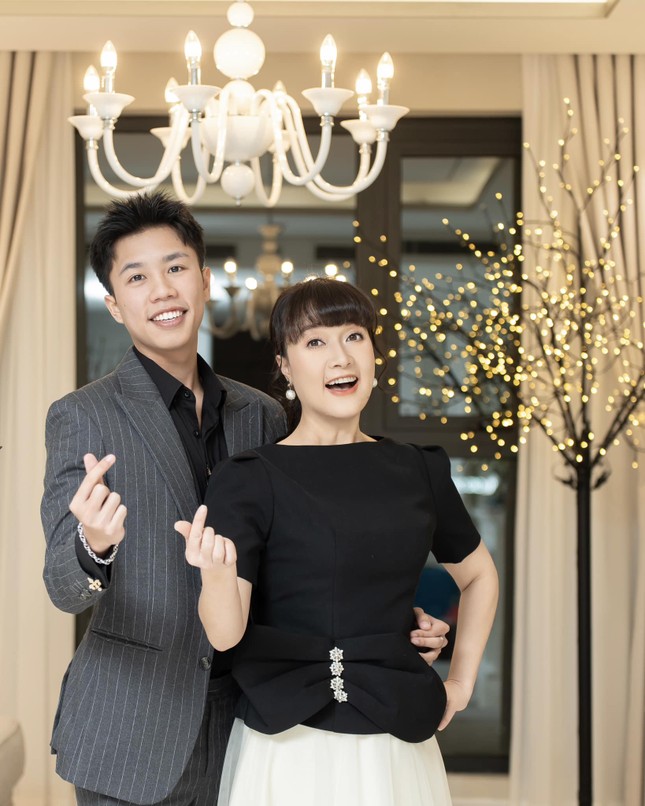 Showbiz 14/8: Phản ứng của Vân Dung khi con trai gây sốt ảnh 2