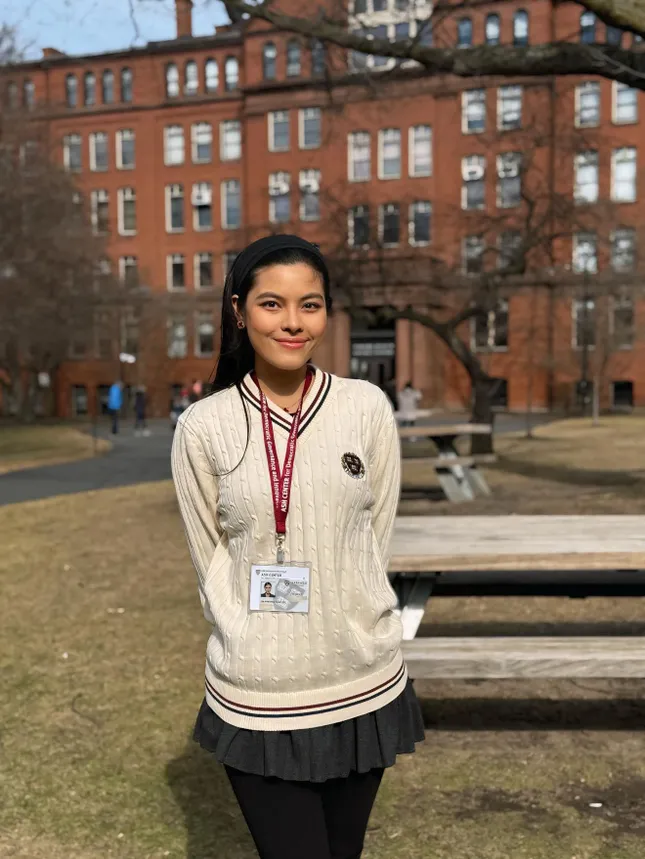 Á hậu Lê Phương Thảo lên tiếng vụ mập mờ đỗ Đại học Harvard ảnh 1