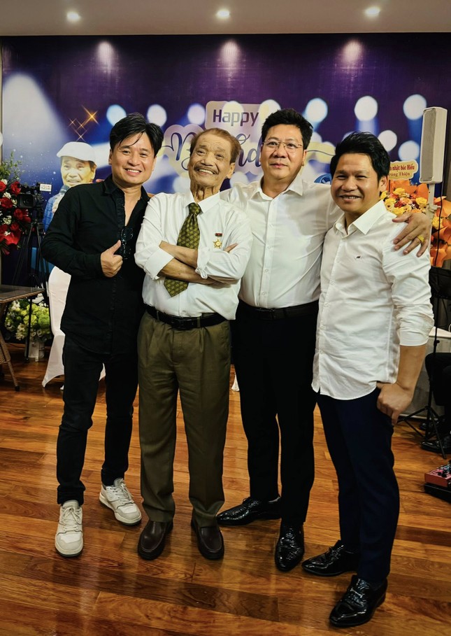 Showbiz 25/4: NSND Trần Hiếu đón sinh nhật tuổi 90 ảnh 1