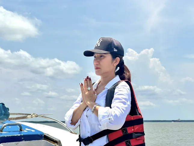 Lê Phương, Vân Trang, Cát Tường tiễn biệt Quý Bình ra biển Cần Giờ ảnh 3