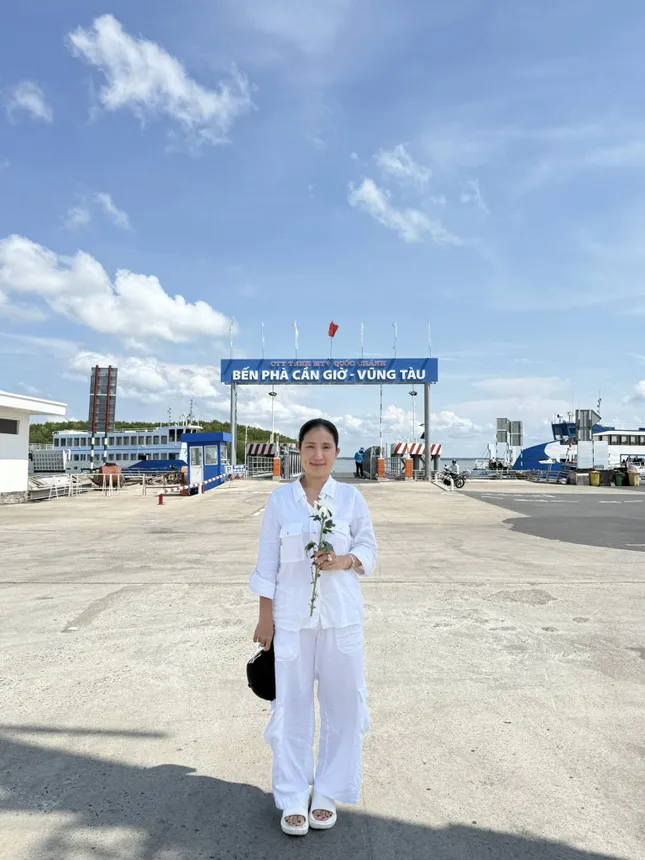 Lê Phương, Vân Trang, Cát Tường tiễn biệt Quý Bình ra biển Cần Giờ ảnh 1