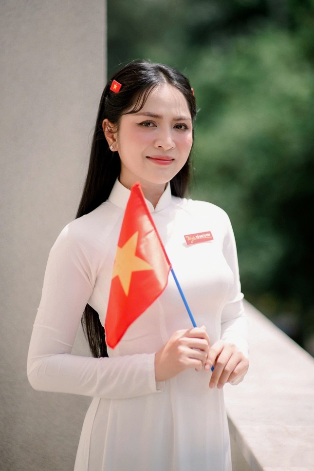 Showbiz 30/4: Nguyễn Văn Chung tiếp tục lên tiếng về 'Viết tiếp câu chuyện hòa bình' ảnh 1