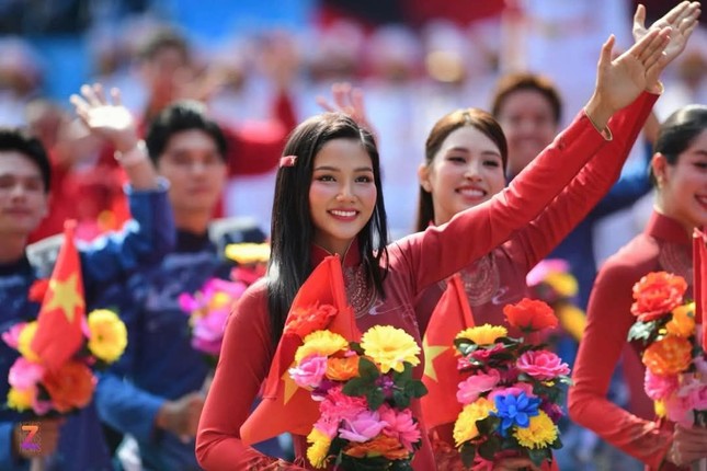 Thanh Thủy, H’Hen Niê chia sẻ xúc động sau Lễ diễu binh 30/4 ảnh 5