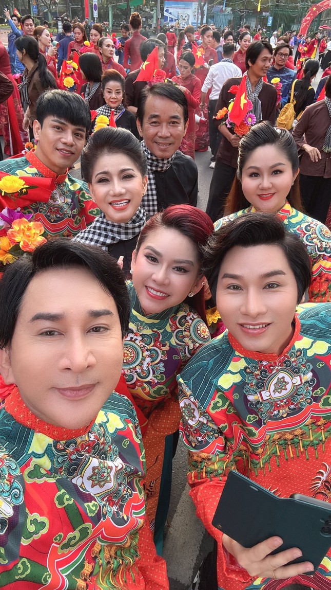 Thanh Thủy, H’Hen Niê chia sẻ xúc động sau Lễ diễu binh 30/4 ảnh 9