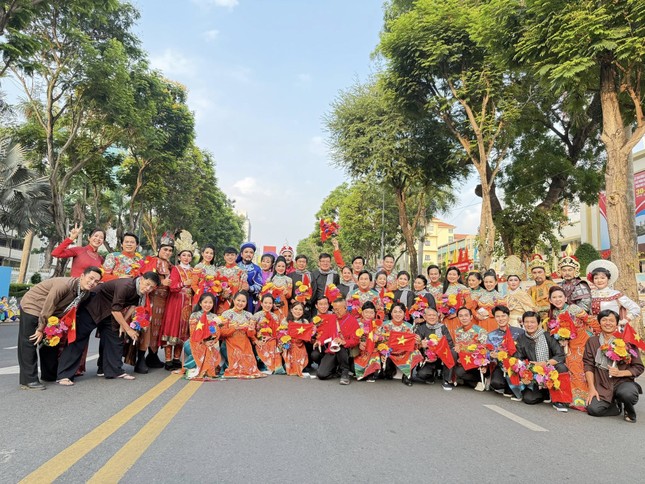 Thanh Thủy, H’Hen Niê chia sẻ xúc động sau Lễ diễu binh 30/4 ảnh 7