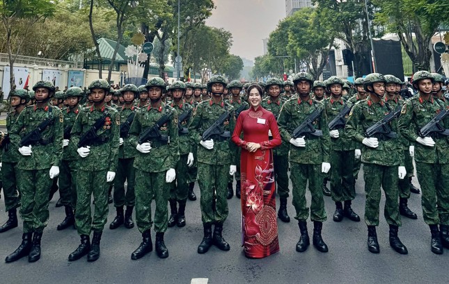 Thanh Thủy, H’Hen Niê chia sẻ xúc động sau Lễ diễu binh 30/4 ảnh 10