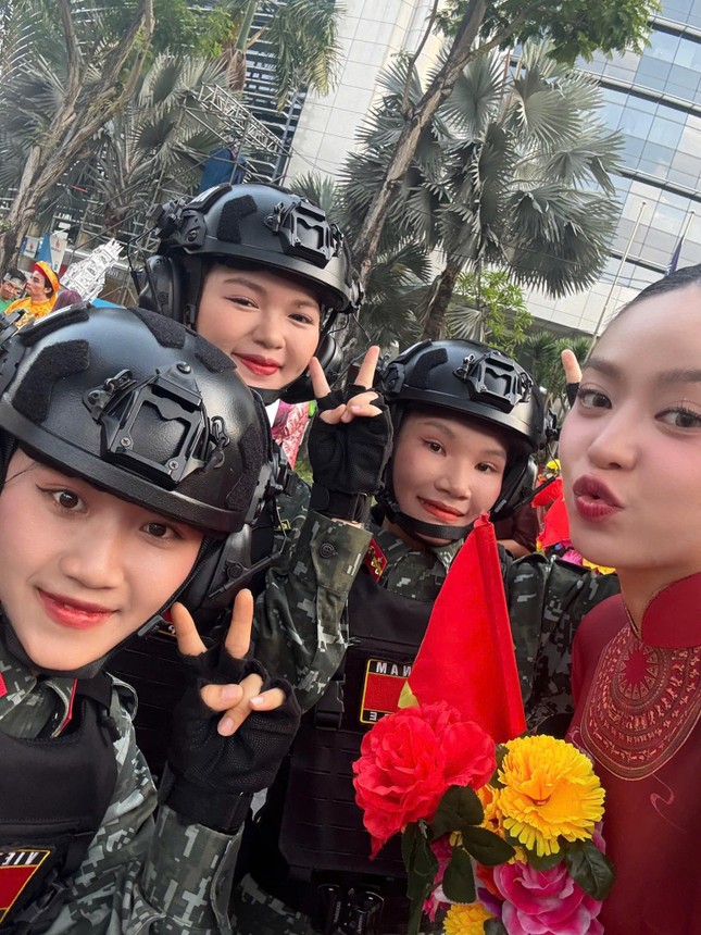 Thanh Thủy, H’Hen Niê chia sẻ xúc động sau Lễ diễu binh 30/4 ảnh 3