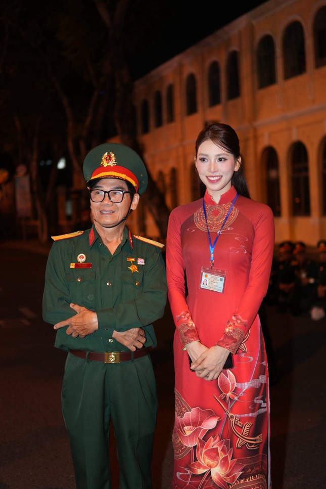 Thanh Thủy, H’Hen Niê chia sẻ xúc động sau Lễ diễu binh 30/4 ảnh 4