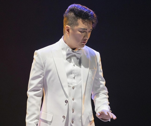 Showbiz 15/5: Đàm Vĩnh Hưng gây tranh luận ảnh 1