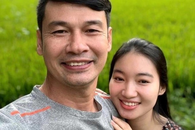 Showbiz 23/5: Tiết Cương đón con đầu lòng ở tuổi 52 ảnh 1