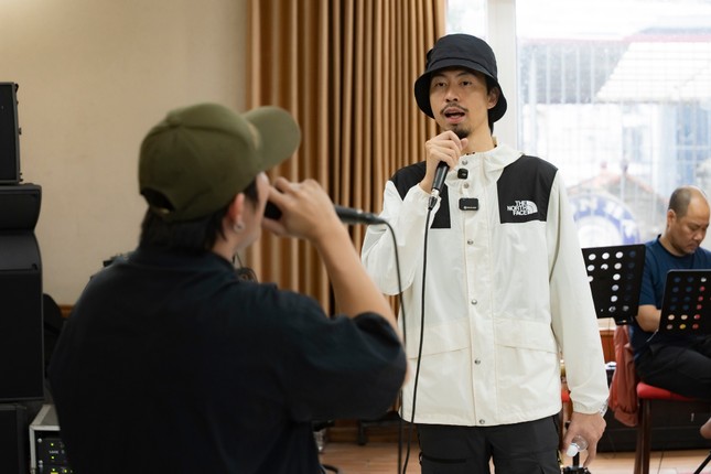 Showbiz 29/5: Hòa Hiệp xác nhận có vợ Việt kiều ảnh 3