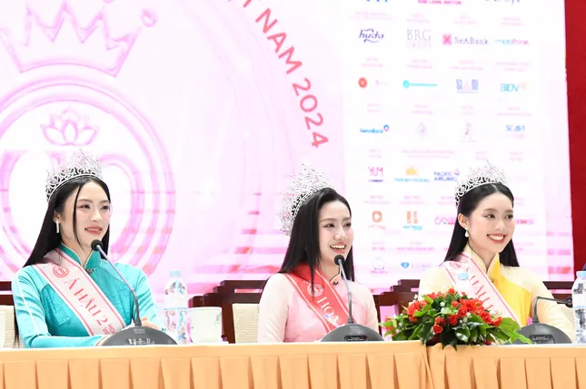 Hoa hậu Hà Trúc Linh: 'Nhiều bạn học người dân tộc thiểu số nhắn tin chúc mừng tôi' ảnh 1
