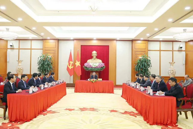 Chứng khoán phản ứng ra sao trước tin Mỹ sẽ cắt giảm đáng kể thuế cho hàng Việt Nam? ảnh 1