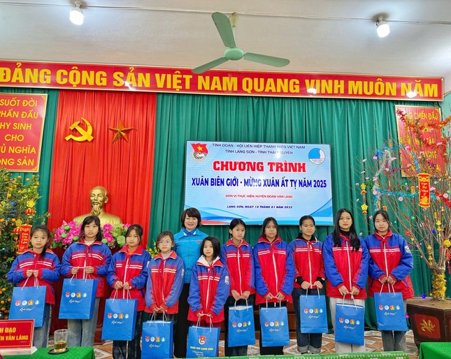 Nghĩa tình tuổi trẻ vì biên cương xứ Lạng ảnh 4