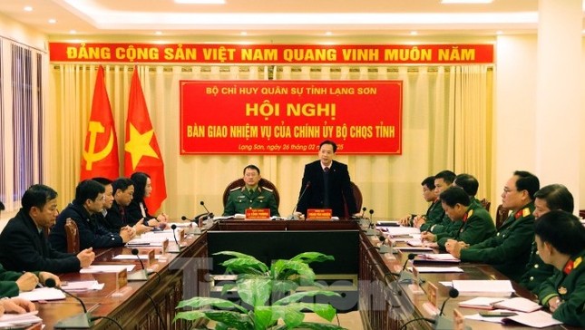 Bàn giao nhiệm vụ Chính ủy Bộ Chỉ huy Quân sự tỉnh Lạng Sơn ảnh 2