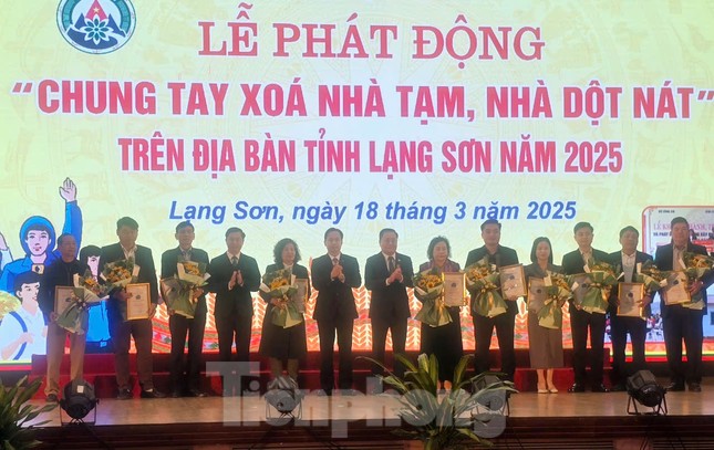 Lạng Sơn vận động cộng đồng chung tay xóa nhà tạm, nhà dột nát ảnh 6