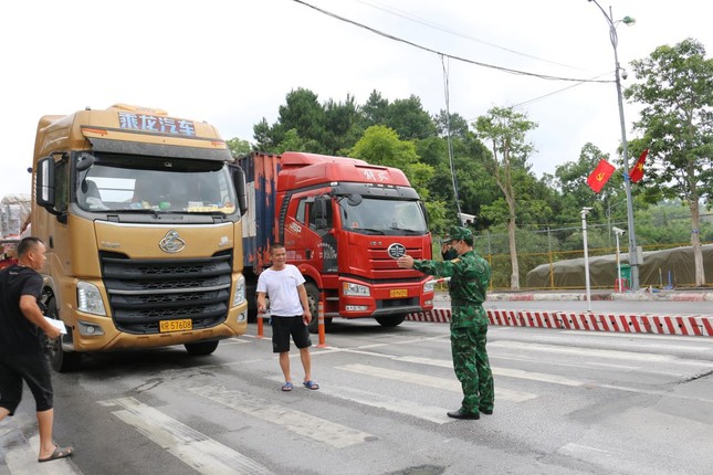 Cửa khẩu biên giới Lạng Sơn không nghỉ lễ ảnh 1