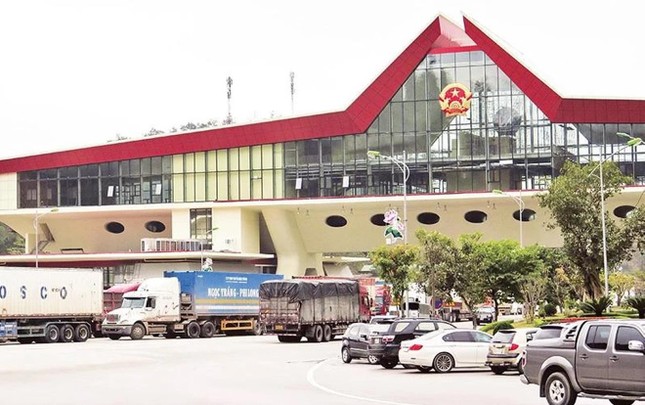Tăng đột biến xe chở hàng thông quan biên giới Lạng Sơn ảnh 1