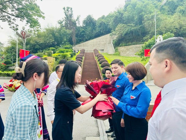 Sôi nổi chương trình ‘Theo dấu chân Bác Hồ’ ở Trung Quốc ảnh 1