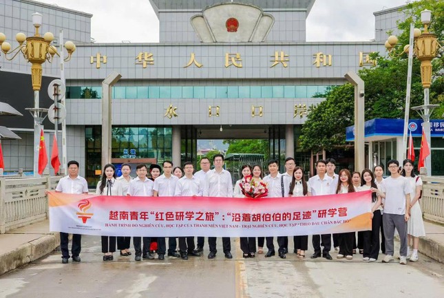 Sôi nổi chương trình ‘Theo dấu chân Bác Hồ’ ở Trung Quốc ảnh 5