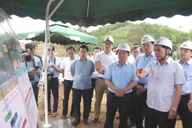 Phó Thủ tướng Bùi Thanh Sơn chỉ đạo đẩy nhanh tiến độ 4 dự án cao tốc liên tỉnh ảnh 1
