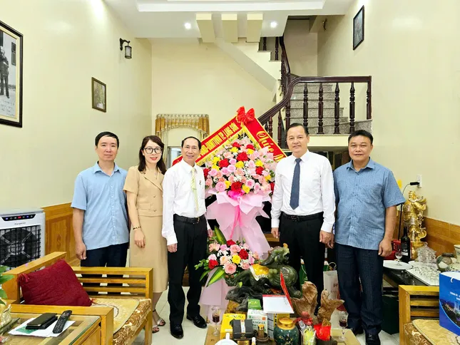 Phóng viên Tiền Phong nhận bằng khen của tỉnh Lạng Sơn, Thái Nguyên ảnh 2