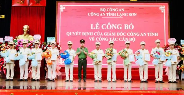 Lạng Sơn công bố quyết định điều động, bố trí 65 trưởng công an xã mới ảnh 1