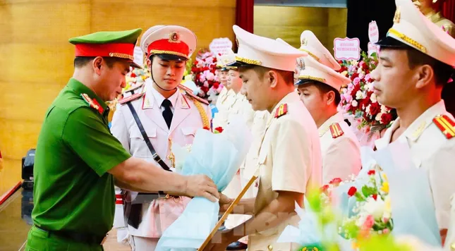 Lạng Sơn công bố quyết định điều động, bố trí 65 trưởng công an xã mới ảnh 3