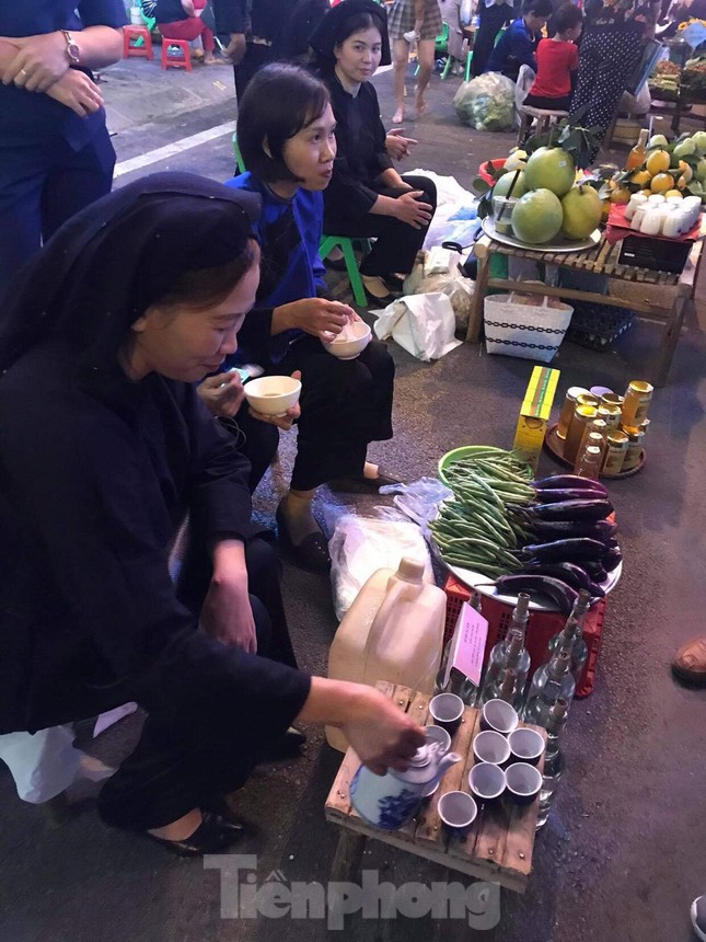 Pháo hoa rực sáng bầu trời, Việt Nam bước sang năm mới 2021 ảnh 9