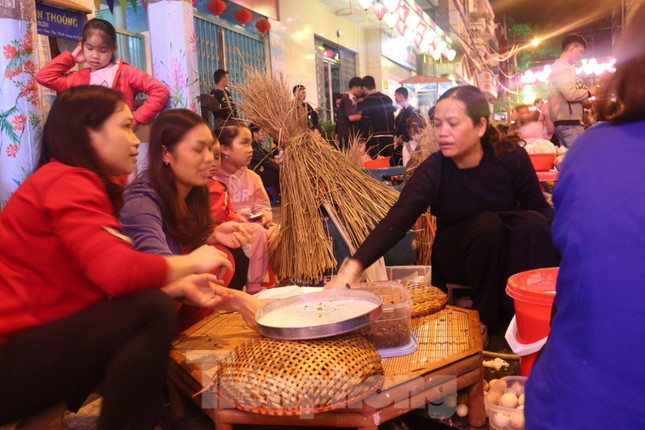 Pháo hoa rực sáng bầu trời, Việt Nam bước sang năm mới 2021 ảnh 7