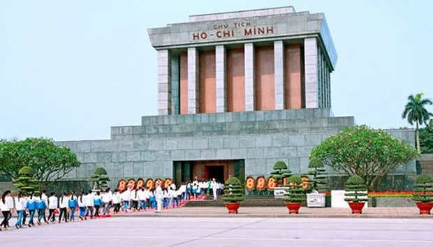 Lăng Bác được hoàn thành vào năm nào?