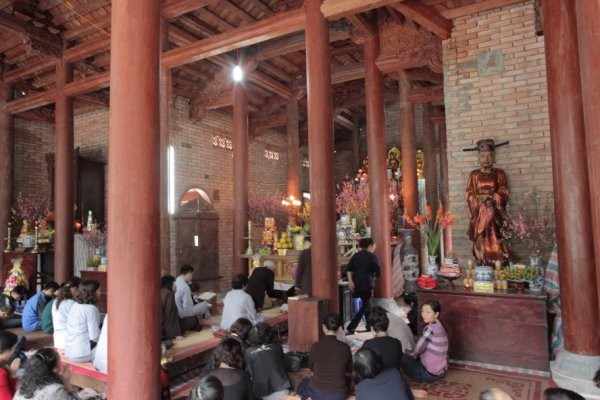 Ngôi chùa nào ở Hà Nội còn ghi dấu tích việc đại thần Đặng Văn Hòa đã cho thu hài cốt và lập nên Nghĩa địa”.