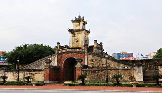 Sau cuộc chiến thứ nhất với họ Trịnh, năm 1630, Đào Duy Từ đã hiến kế cho chúa Sãi đắp lũy đầu tiên để phòng thủ. Đó là lũy nào?