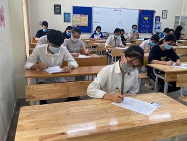 Gần 900.000 sỹ tử khẩu trang kín bưng làm thủ tục thi tốt nghiệp THPT ảnh 29