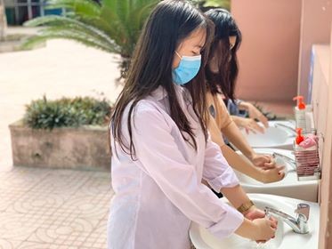 Gần 900.000 sỹ tử khẩu trang kín bưng làm thủ tục thi tốt nghiệp THPT ảnh 25
