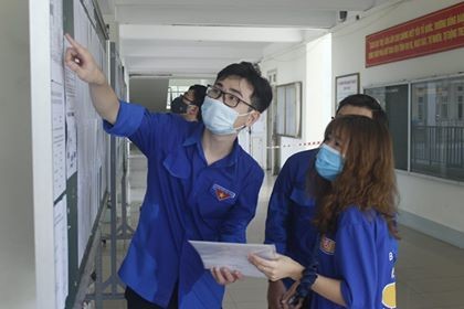 Gần 900.000 sỹ tử khẩu trang kín bưng làm thủ tục thi tốt nghiệp THPT ảnh 48
