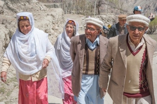 Người dân Hunza có tuổi thọ trung bình bao nhiêu?