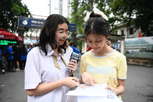Đề thi, giải đề môn Toán vào lớp 10 ở Hà Nội năm 2025 ảnh 8