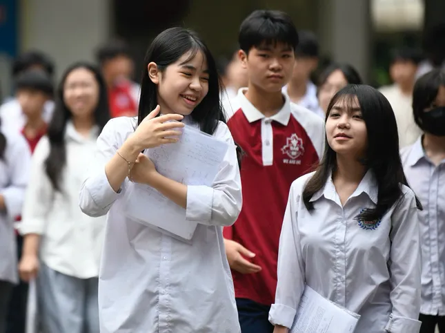 Đề thi, giải đề môn Toán vào lớp 10 ở Hà Nội năm 2025 ảnh 9