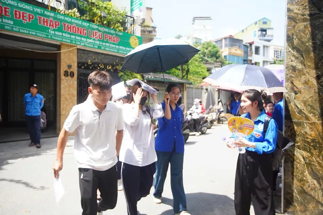 Gần 1,17 triệu thí sinh trên toàn quốc làm thủ tục dự thi Tốt nghiệp THPT 2025 ảnh 4