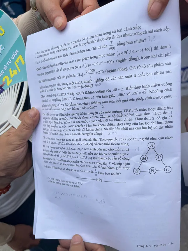 Sỹ tử hoàn thành 'môn thi áp lực nhất': Cập nhật đề thi, giải đề Toán ảnh 13