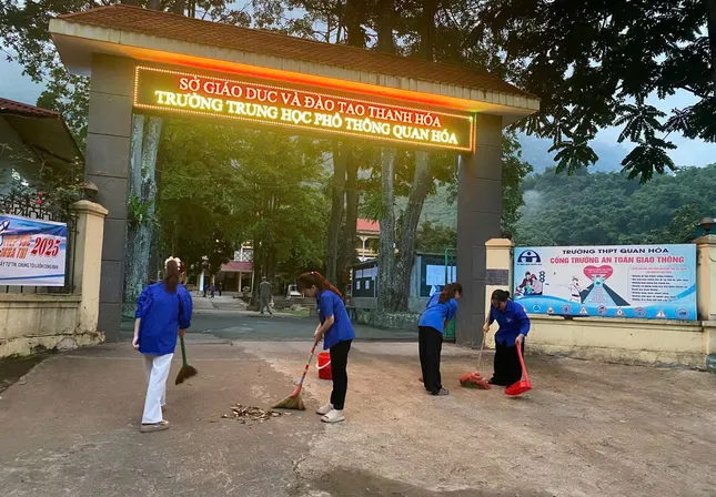 Sỹ tử hoàn thành bài Ngữ Văn, đề dễ thở, thí sinh phấn khởi ảnh 41