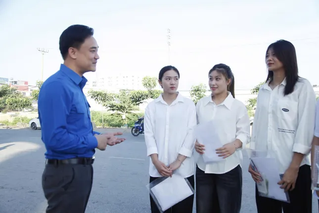 Sỹ tử hoàn thành bài Ngữ Văn, đề dễ thở, thí sinh phấn khởi ảnh 37