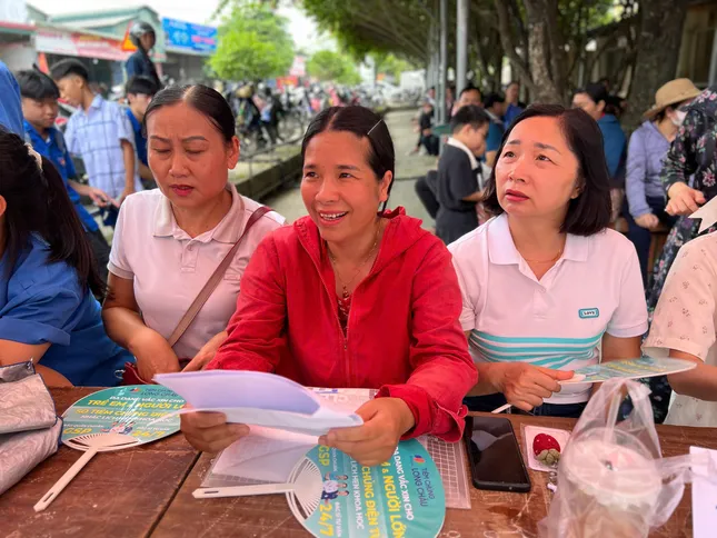 Sỹ tử chuẩn bị thi Toán, Cần Thơ đổ mưa lớn ảnh 13