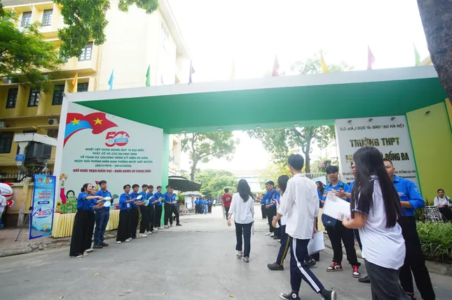 Sỹ tử chuẩn bị thi Toán, Cần Thơ đổ mưa lớn ảnh 9