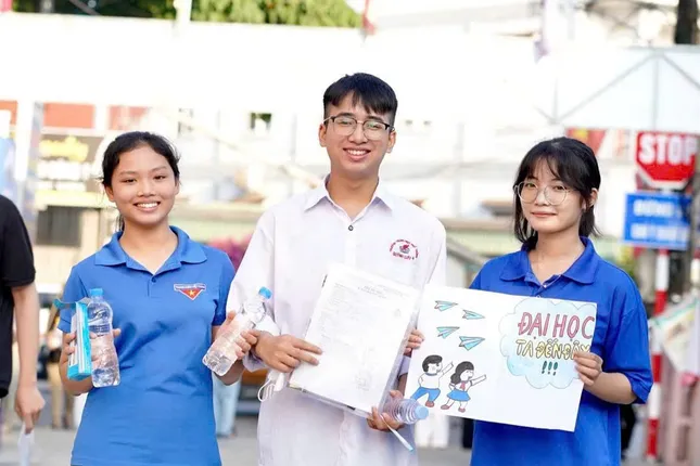 Sỹ tử chuẩn bị thi Toán, Cần Thơ đổ mưa lớn ảnh 2