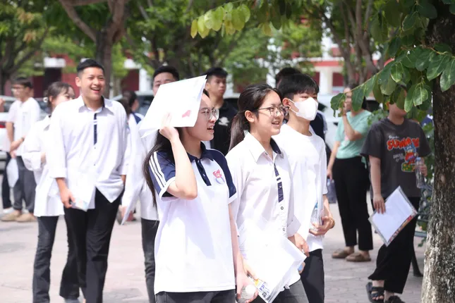 Sỹ tử chuẩn bị thi Toán, Cần Thơ đổ mưa lớn ảnh 3