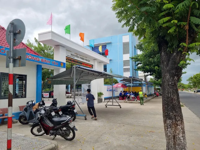 Kết thúc kỳ thi Tốt nghiệp THPT 2025, đề ngoại ngữ dễ không? ảnh 9