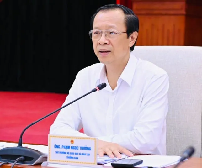 Thí sinh thừa nhận chụp đề thi tốt nghiệp gửi ra ngoài nhờ giải ảnh 1