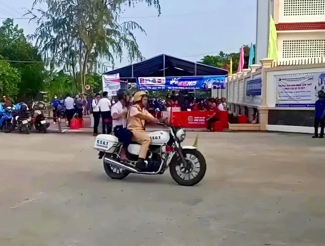 Kết thúc kỳ thi Tốt nghiệp THPT 2025, đề ngoại ngữ dễ không? ảnh 16